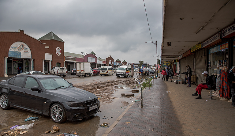 Potholes scar Union Street ni Vereeniging and dirt obscures what remains of the tarmac. Once thriving shops now struggle to survive. OUR CITY NEWS/ Nathalie Bertrams